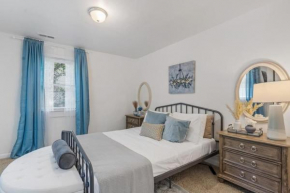 Updated Adorable Bungalow Parking Uptown Area